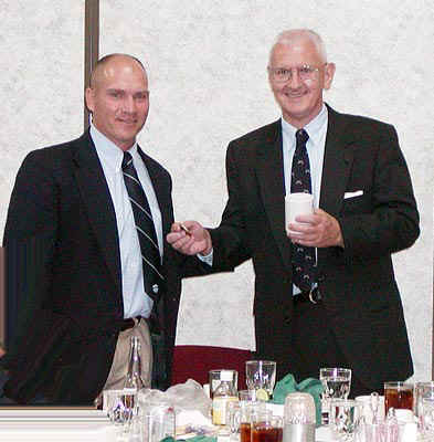 DinnerAwardMike.jpg (20024 bytes)