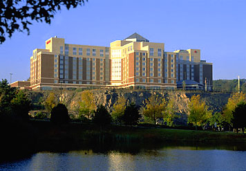 BostonHotelExterior.jpg (29370 bytes)