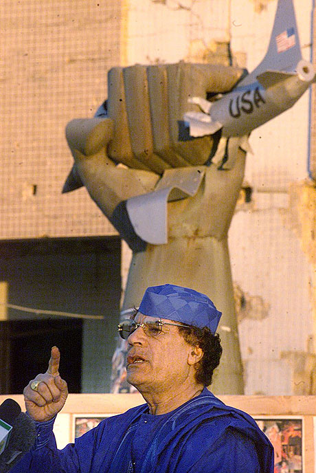 GaddafiFist.jpg (99252 bytes)