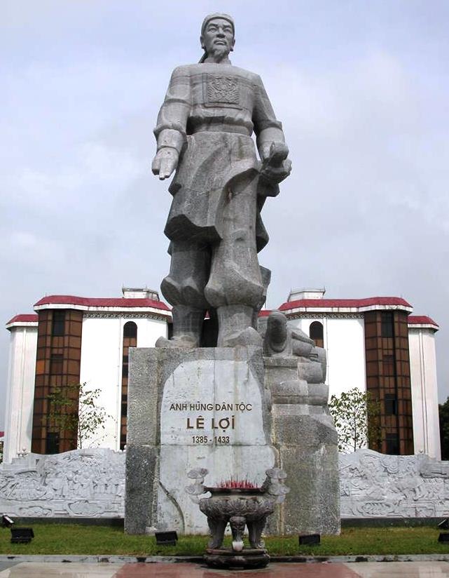 LeLoiStatue.jpg (78949 bytes)