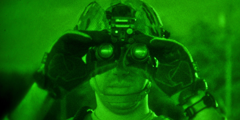 SoldierNightVisionGlasses2.jpg (98483 bytes)