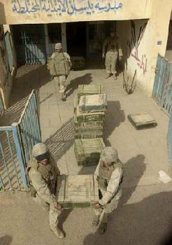 weaponscrates01.jpg (17849 bytes)